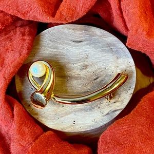 Lapor Gold Tone and Pearl Vintage Brooch.